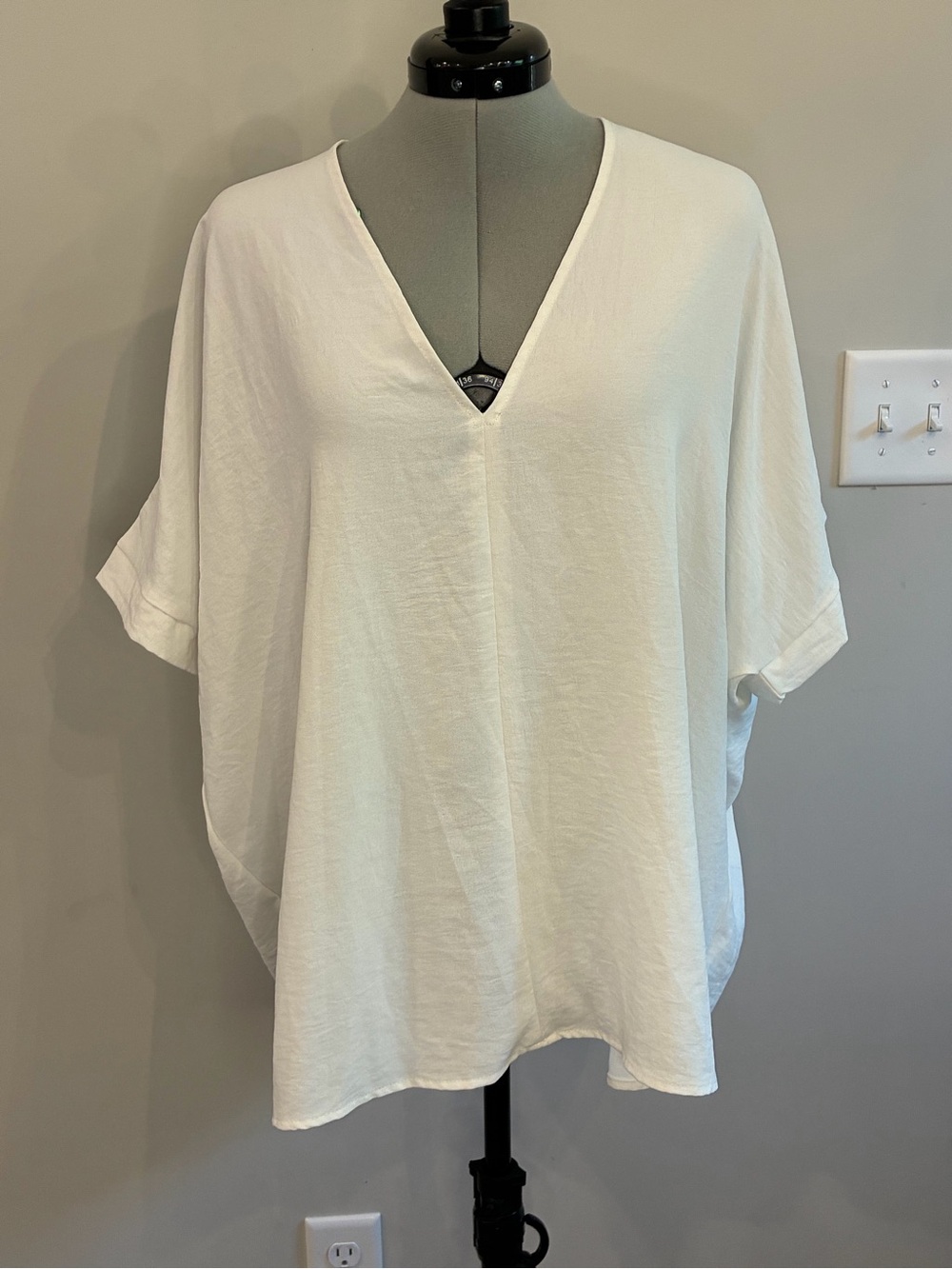 JODIFL Relaxed V-Neck Tunic in White